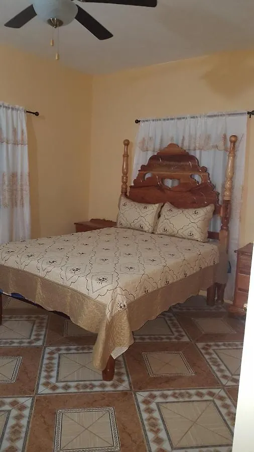 Bev'S Rosevilla مونتيغو باي