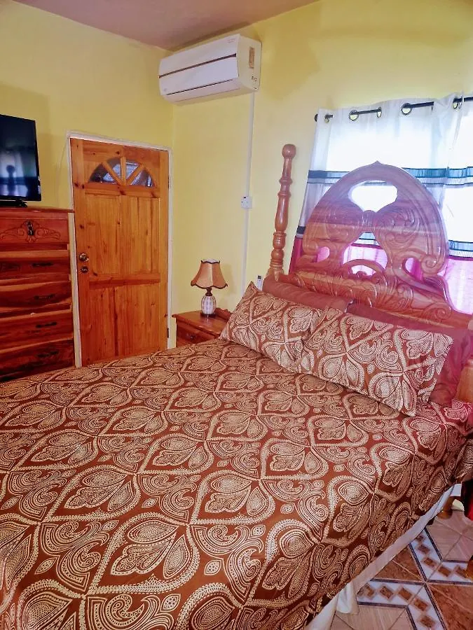 Bev'S Rosevilla مونتيغو باي