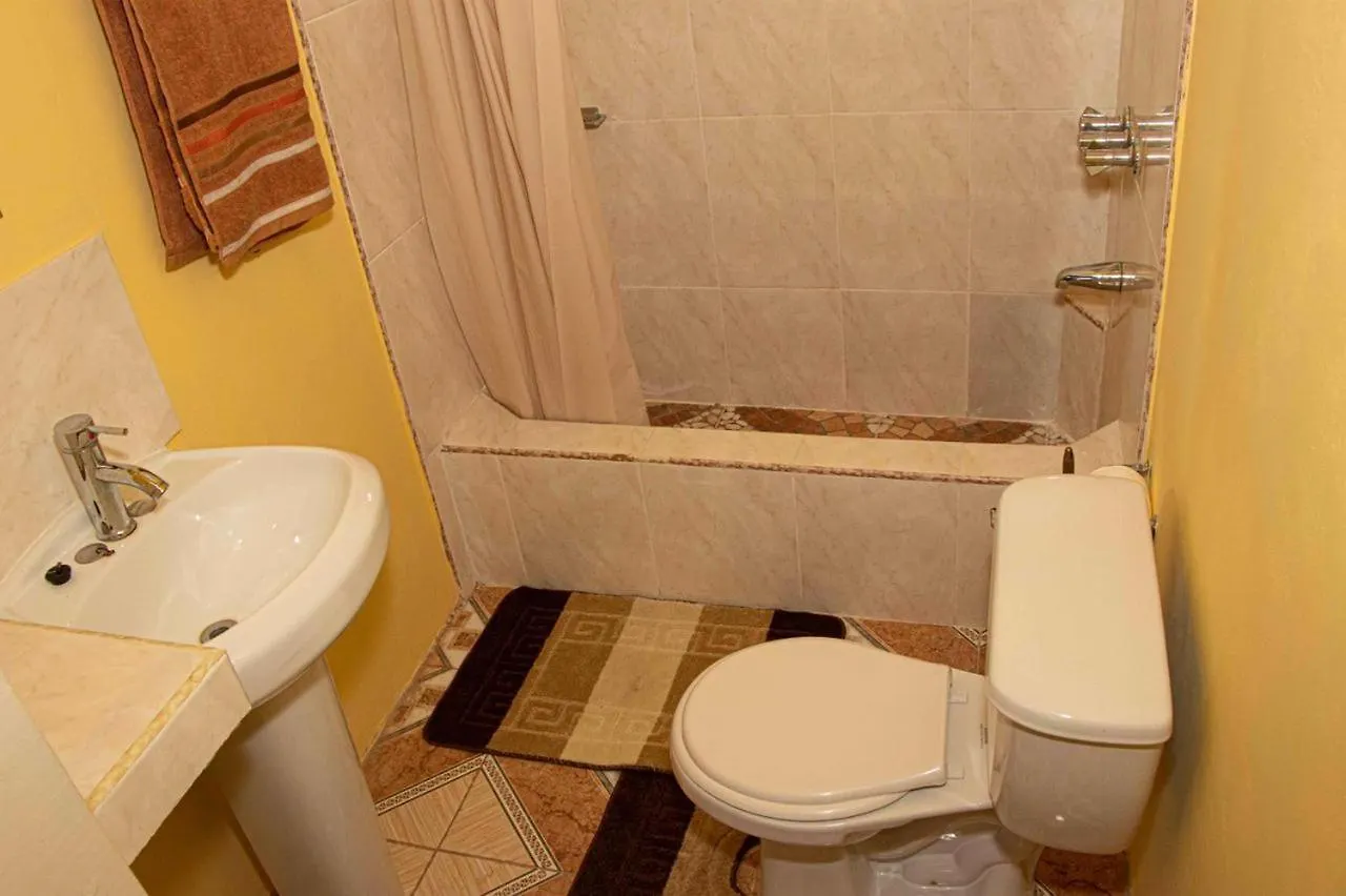 Bev'S Rosevilla Montego Bay Guest house